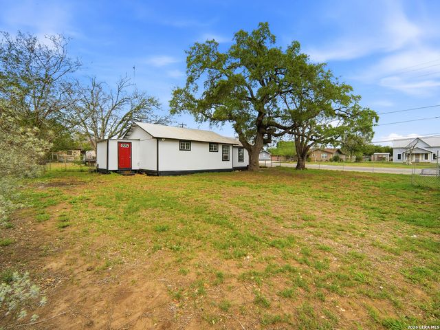 501 E WESTMEYER ST, Poth, TX 78147