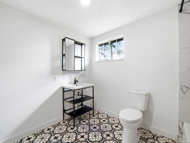 501 E WESTMEYER ST, Poth, TX 78147