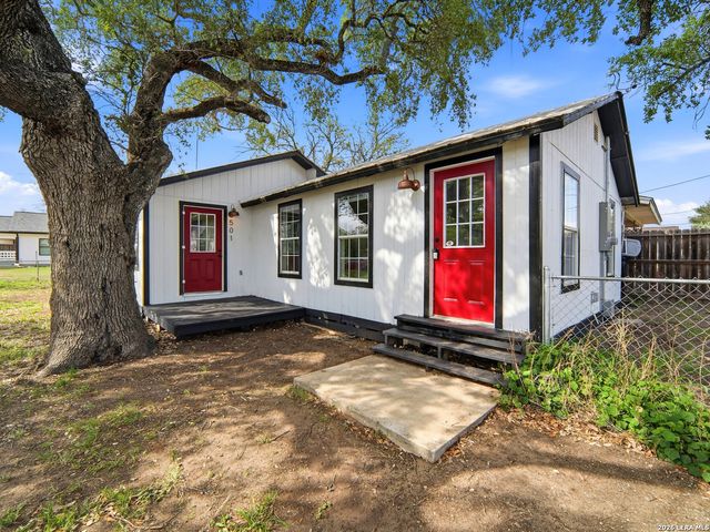 501 E WESTMEYER ST, Poth, TX 78147