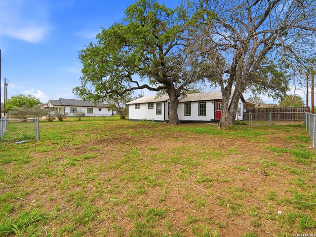 501 E WESTMEYER ST, Poth, TX 78147