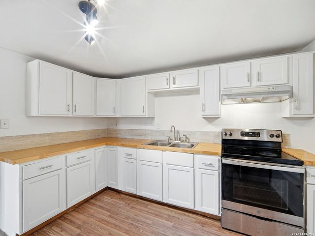 501 E WESTMEYER ST, Poth, TX 78147