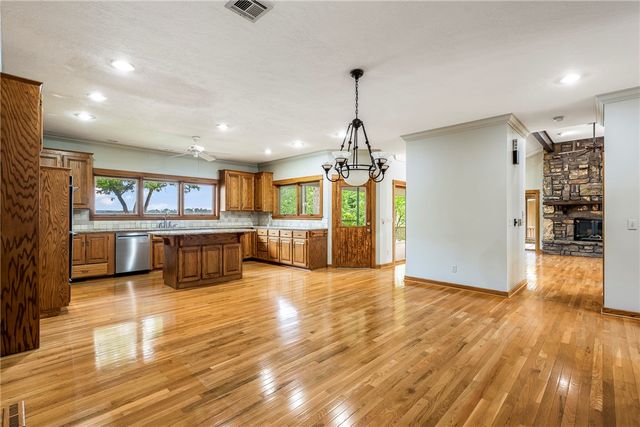 8551 David Drive, Rogers, AR 72756