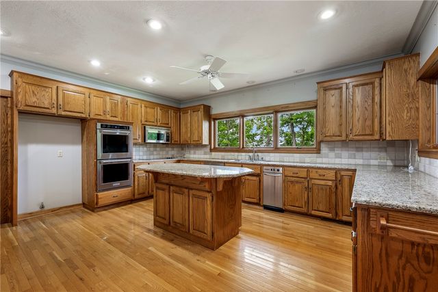 8551 David Drive, Rogers, AR 72756