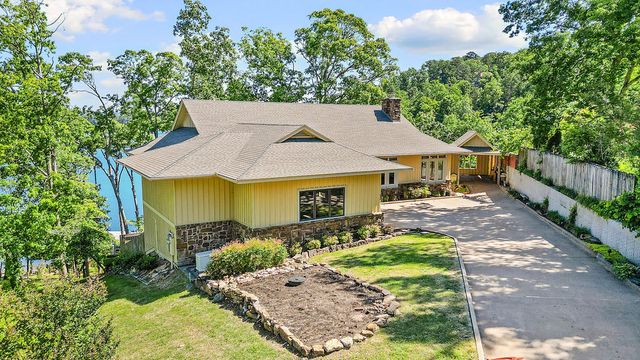 8551 David Drive, Rogers, AR 72756