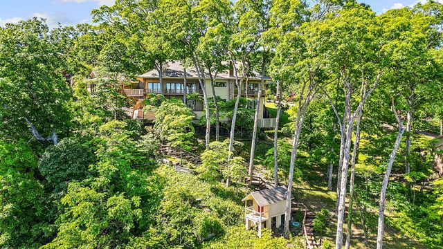 8551 David Drive, Rogers, AR 72756