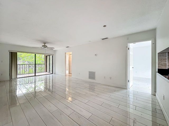 6140 BURNSIDE CIRCLE 204, Orlando, FL 32822