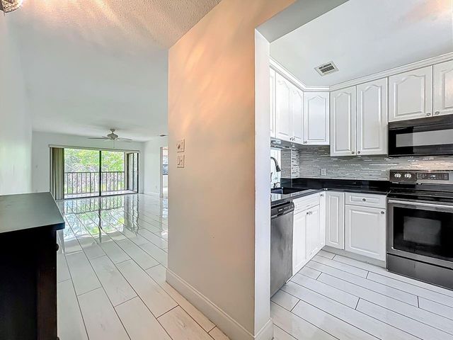 6140 BURNSIDE CIRCLE 204, Orlando, FL 32822