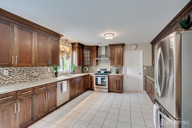 15 Alexander Court, South River, NJ 08882