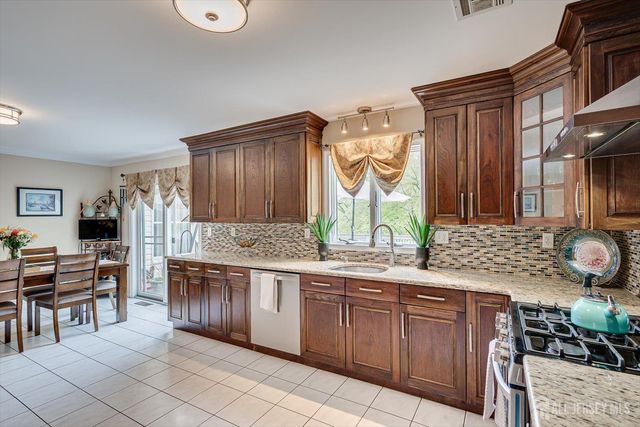 15 Alexander Court, South River, NJ 08882