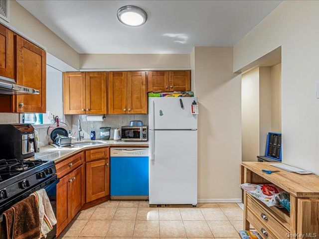 76-30 Grand Central Parkway, Forest Hills, NY 11375