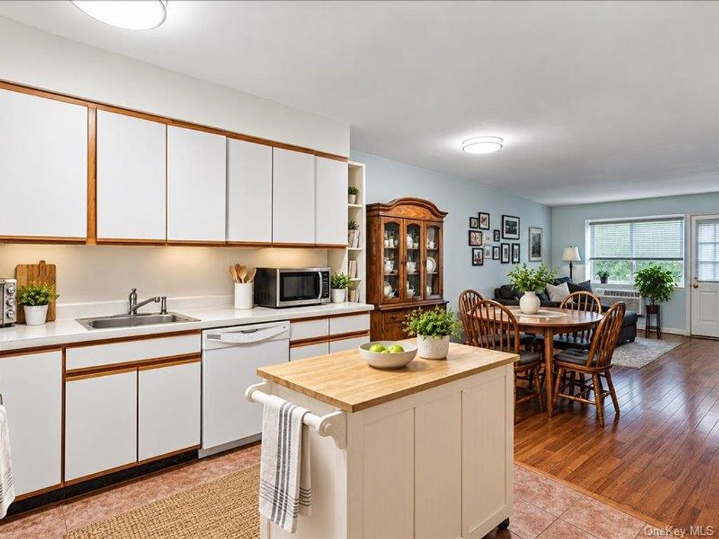 76-30 Grand Central Parkway, Forest Hills, NY 11375 — photo 3