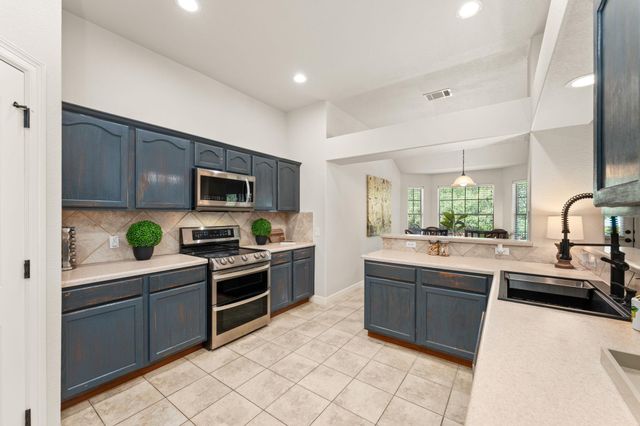 202 Dunkeld DR, Spicewood, TX 78669