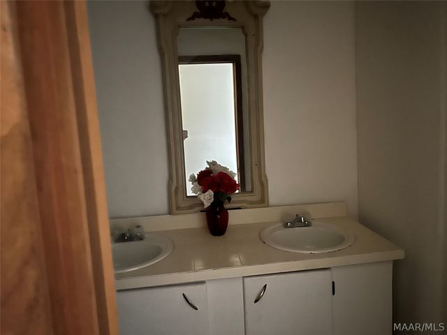 402 Grey Street, Selma, AL 36703