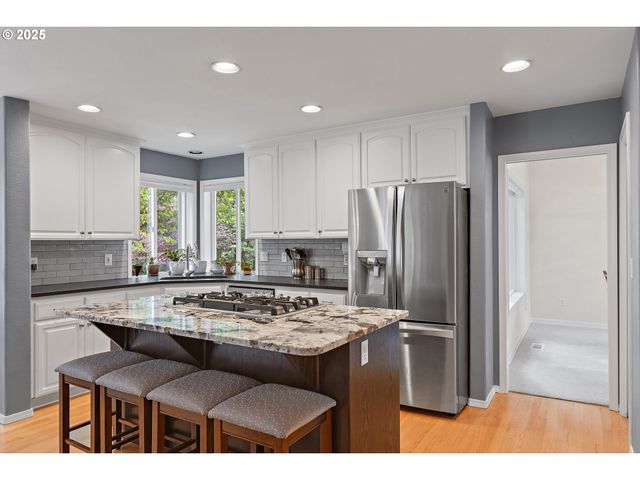 8790 Sw GOLDSTONE Pl, Beaverton, OR 97007