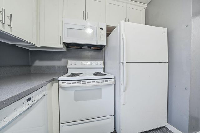 27 Omaha Ct, Sacramento, CA 95823