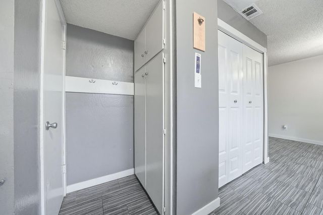 27 Omaha Ct, Sacramento, CA 95823