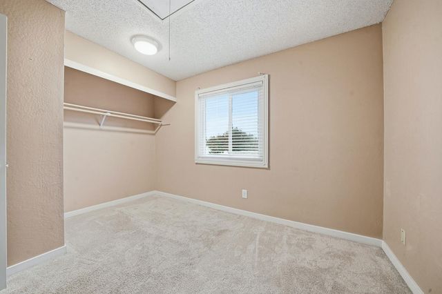 27 Omaha Ct, Sacramento, CA 95823