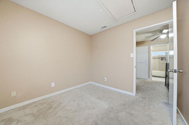 27 Omaha Ct, Sacramento, CA 95823