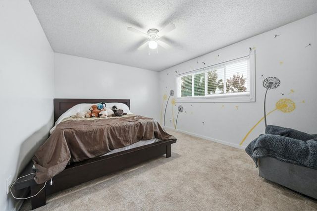 27 Omaha Ct, Sacramento, CA 95823