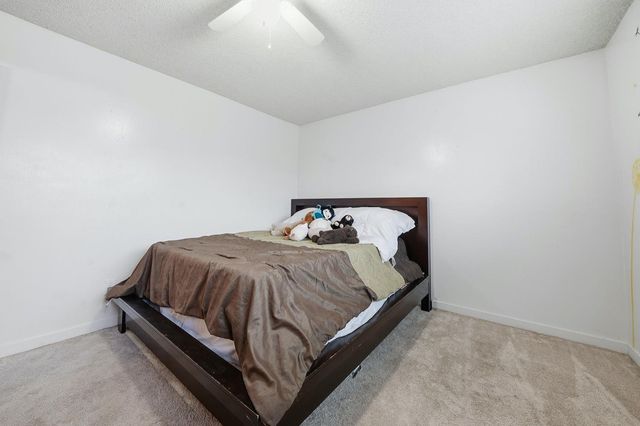 27 Omaha Ct, Sacramento, CA 95823