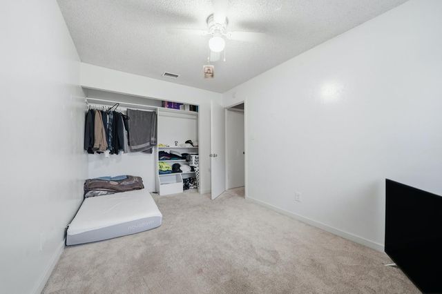 27 Omaha Ct, Sacramento, CA 95823