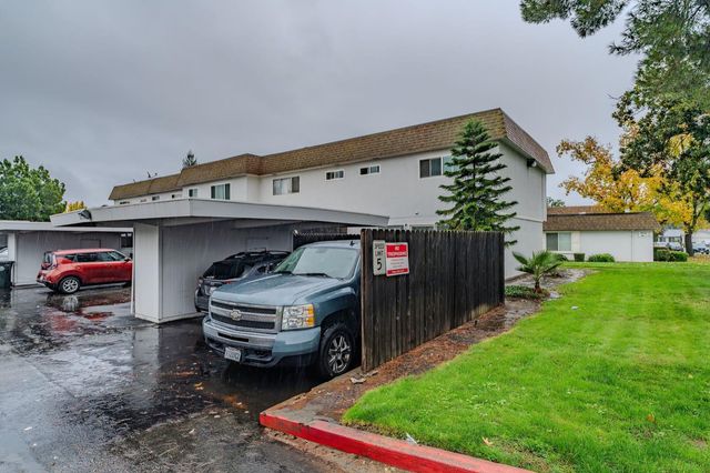 27 Omaha Ct, Sacramento, CA 95823