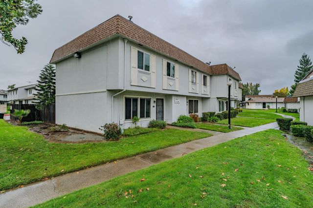 27 Omaha Ct, Sacramento, CA 95823