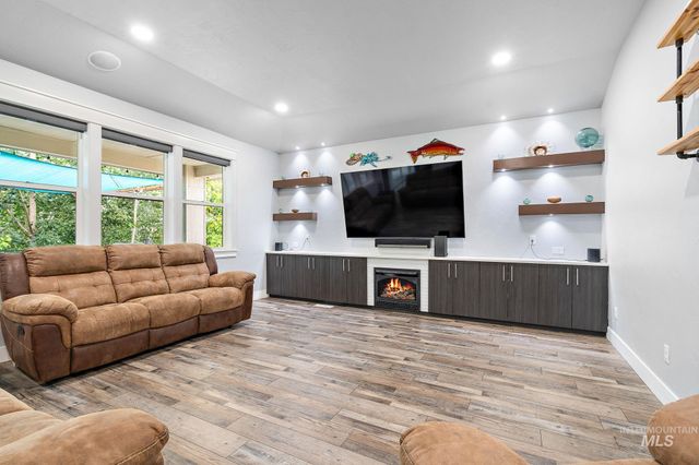 10606 W Cruser, Boise, ID 83709