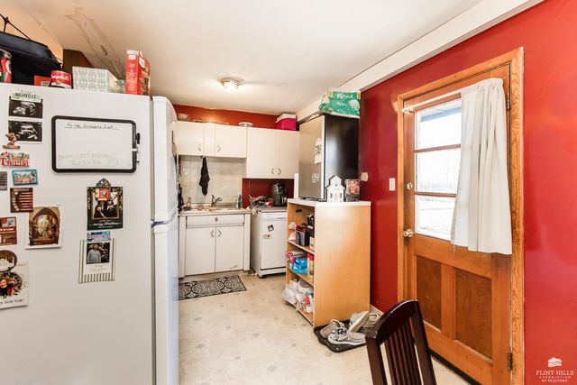 1411 Hartford Road, Manhattan, KS 66502