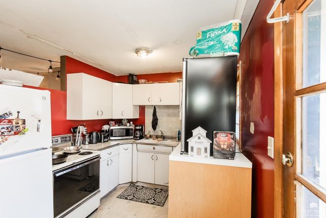 1411 Hartford Road, Manhattan, KS 66502