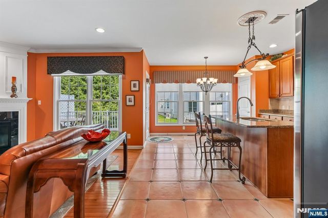 62 Hickory Hill Boulevard 2001, Totowa, NJ 07512
