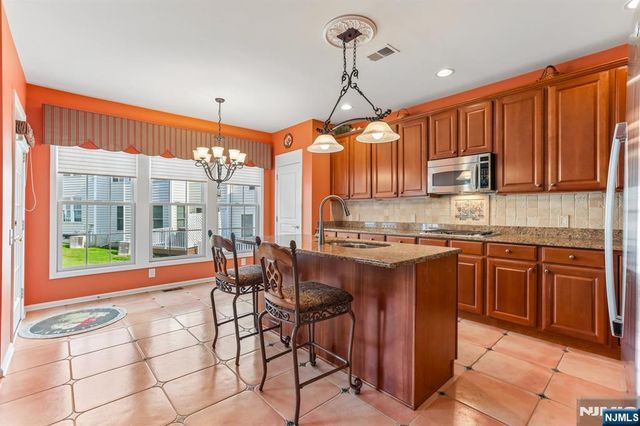 62 Hickory Hill Boulevard 2001, Totowa, NJ 07512