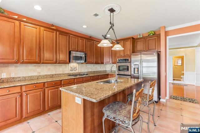 62 Hickory Hill Boulevard 2001, Totowa, NJ 07512