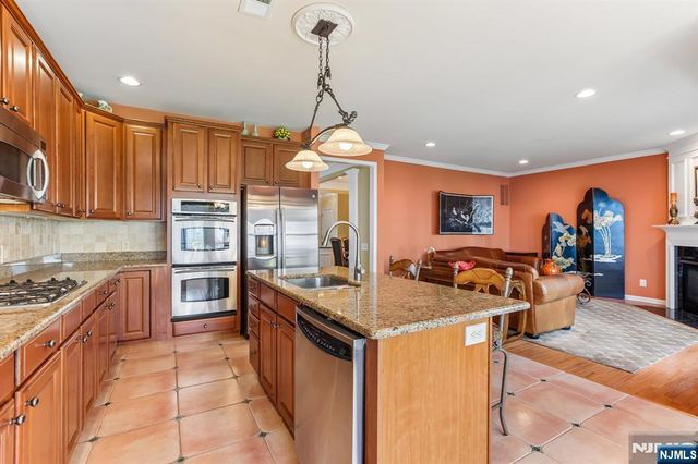 62 Hickory Hill Boulevard 2001, Totowa, NJ 07512
