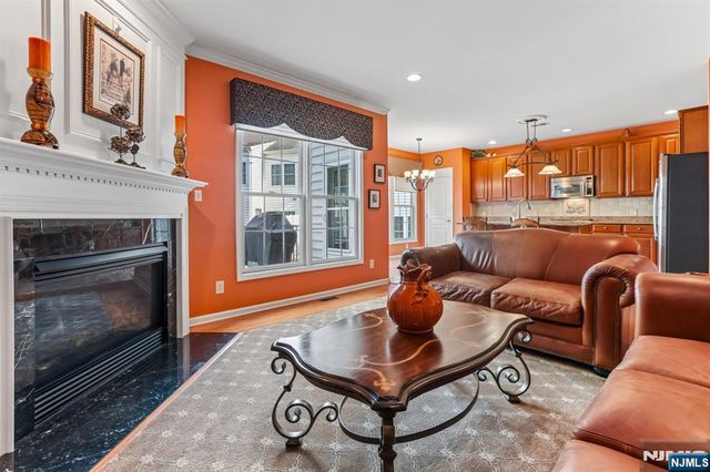 62 Hickory Hill Boulevard 2001, Totowa, NJ 07512