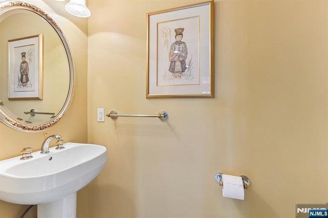 62 Hickory Hill Boulevard 2001, Totowa, NJ 07512