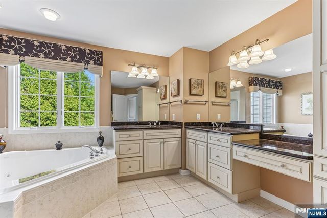62 Hickory Hill Boulevard 2001, Totowa, NJ 07512