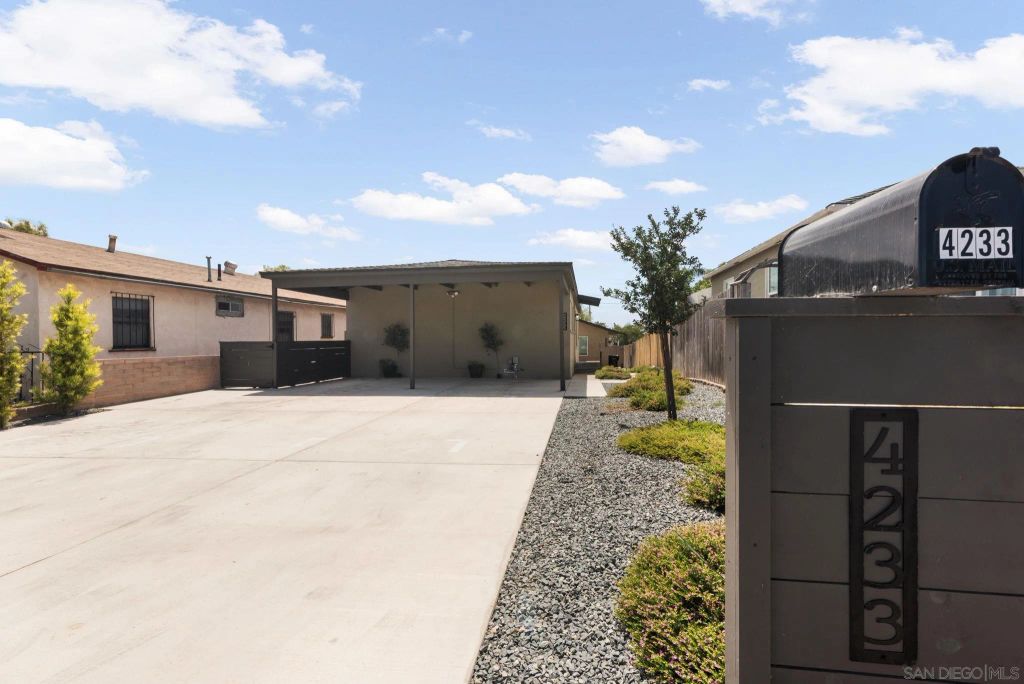 4233 Pepper Dr, San Diego, CA 92105