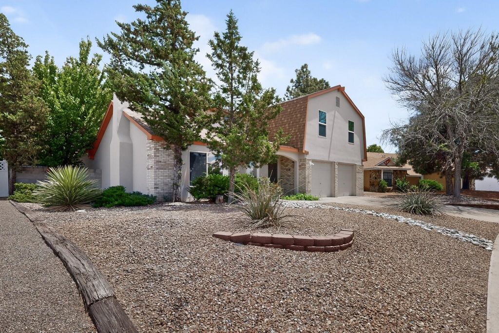Image 1 of property listing at 5612 Chelwood Park Boulevard NE, Albuquerque, NM 87111