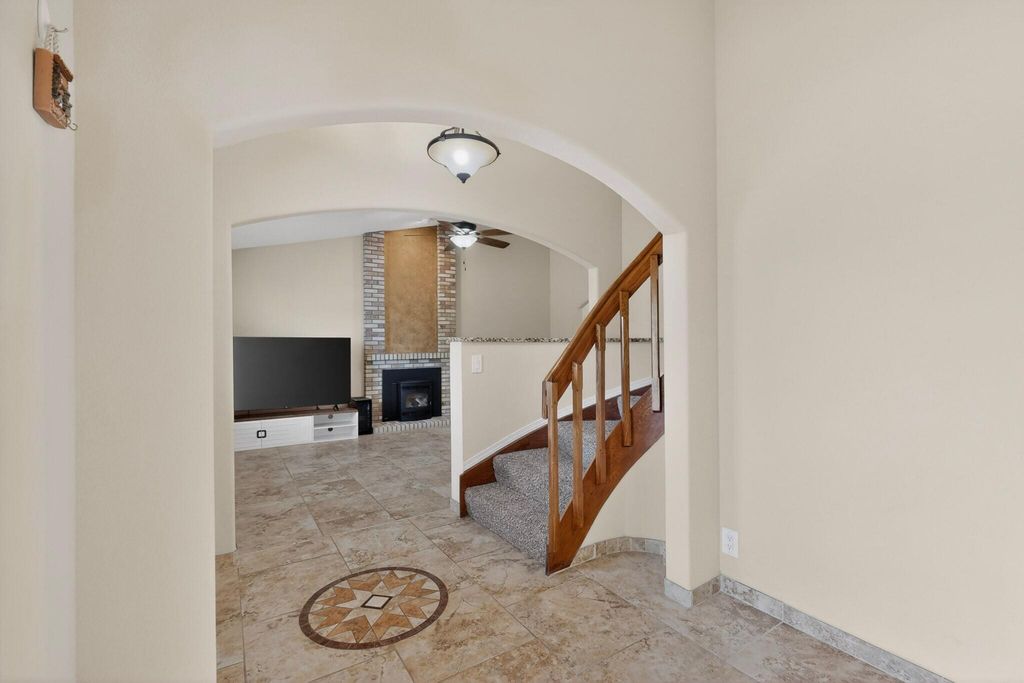 Image 10 of property listing at 5612 Chelwood Park Boulevard NE, Albuquerque, NM 87111