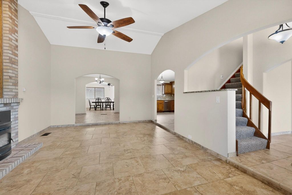 Image 14 of property listing at 5612 Chelwood Park Boulevard NE, Albuquerque, NM 87111