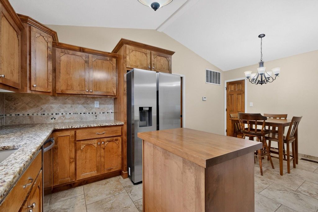 Image 16 of property listing at 5612 Chelwood Park Boulevard NE, Albuquerque, NM 87111