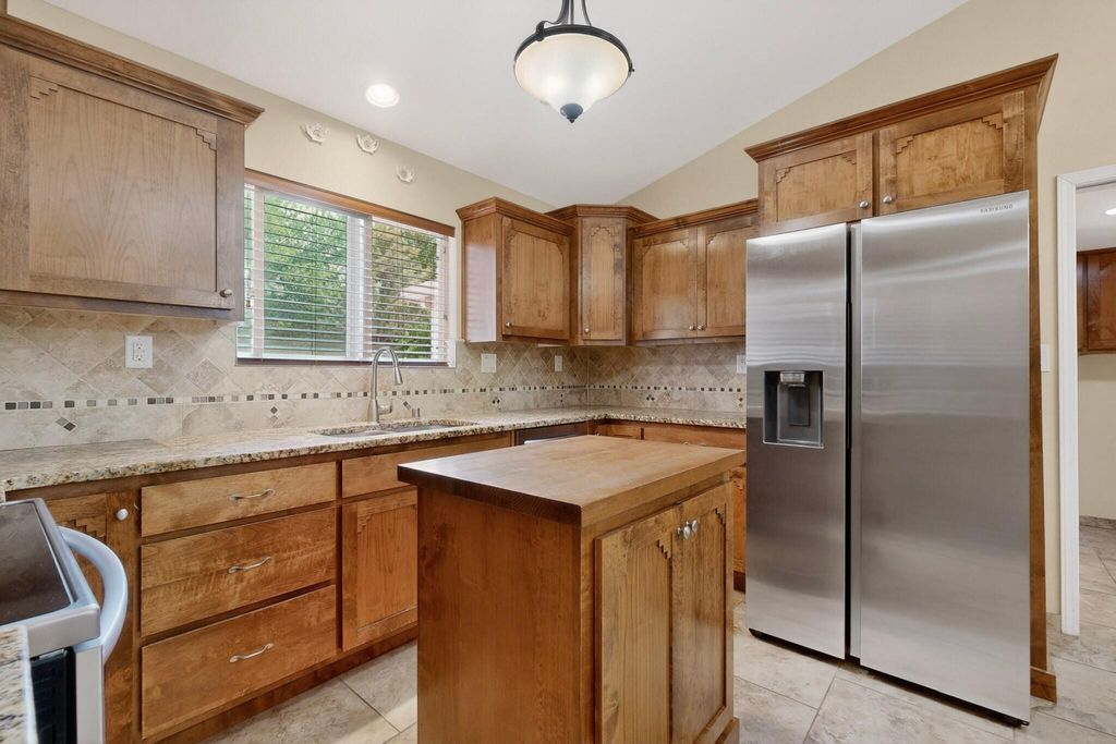 Image 17 of property listing at 5612 Chelwood Park Boulevard NE, Albuquerque, NM 87111