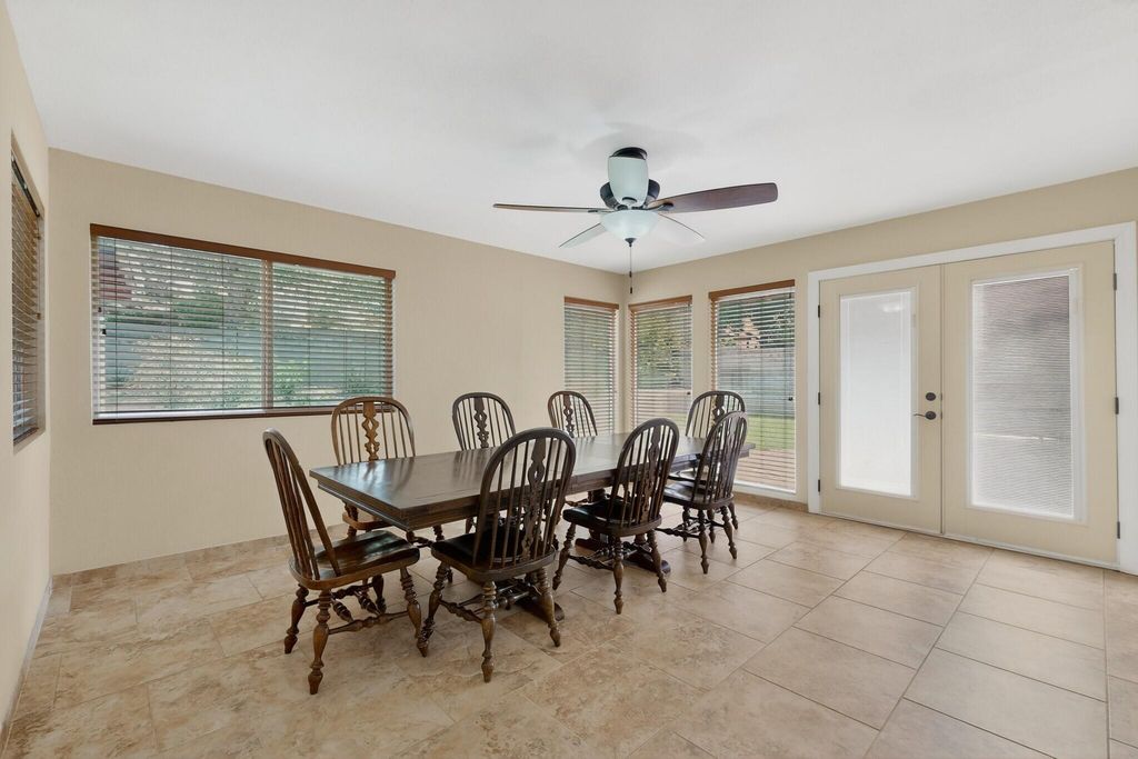 Image 19 of property listing at 5612 Chelwood Park Boulevard NE, Albuquerque, NM 87111