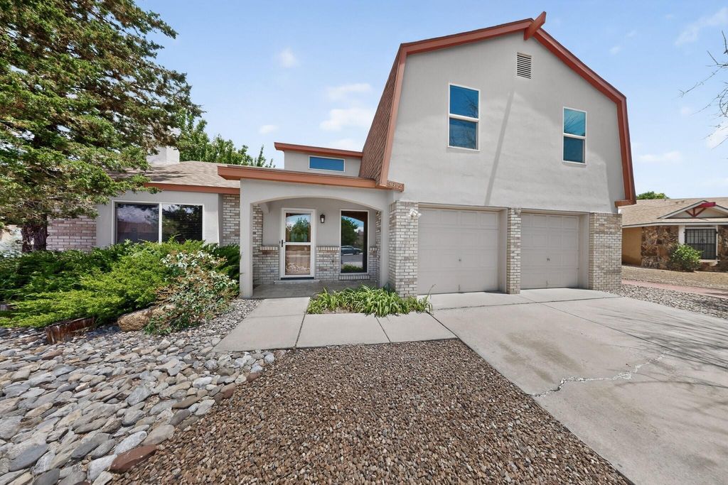 Image 2 of property listing at 5612 Chelwood Park Boulevard NE, Albuquerque, NM 87111