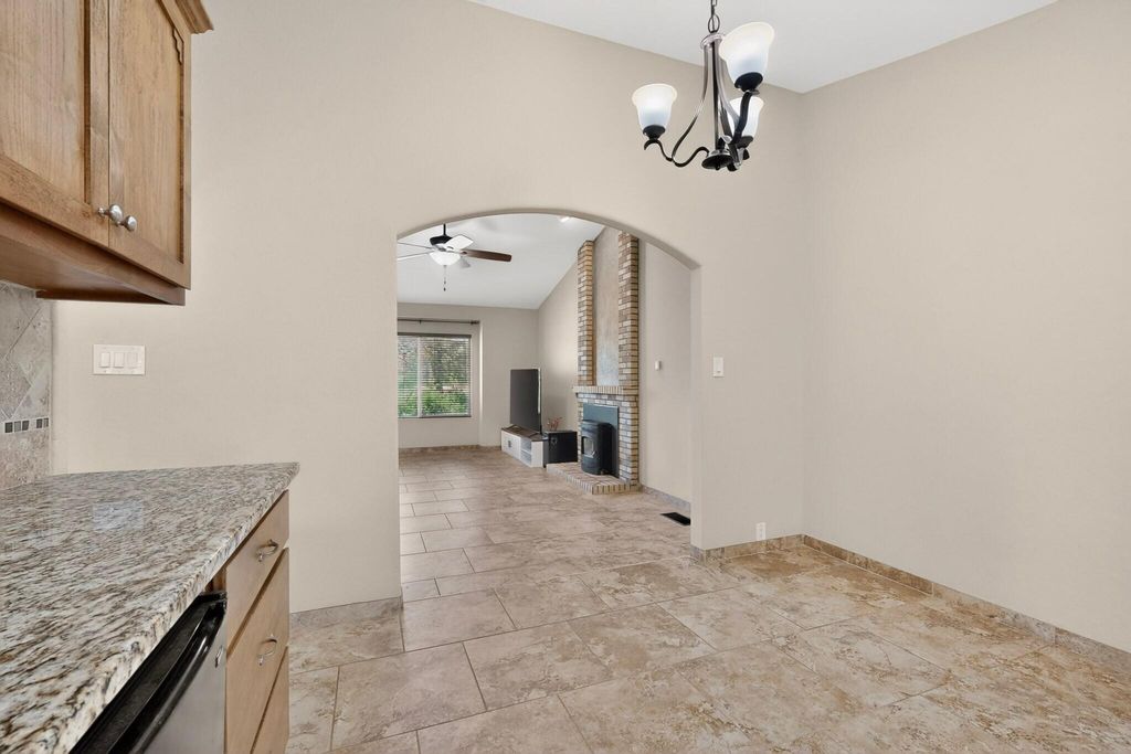 Image 20 of property listing at 5612 Chelwood Park Boulevard NE, Albuquerque, NM 87111