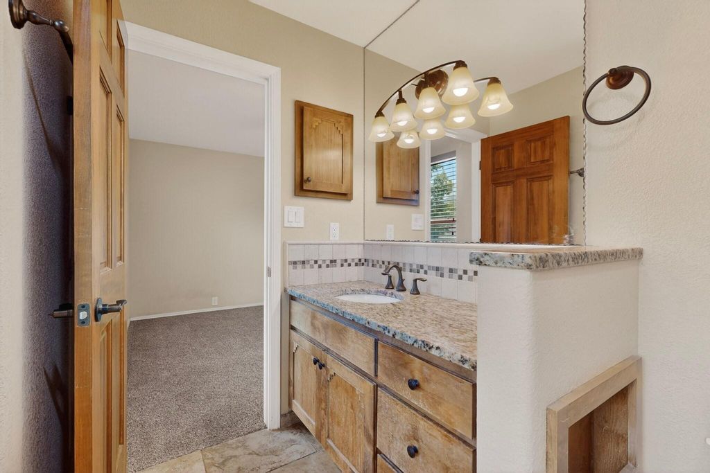 Image 25 of property listing at 5612 Chelwood Park Boulevard NE, Albuquerque, NM 87111