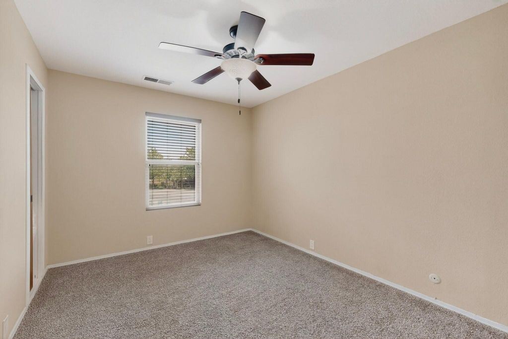 Image 26 of property listing at 5612 Chelwood Park Boulevard NE, Albuquerque, NM 87111