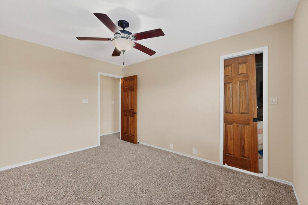 Image 27 of property listing at 5612 Chelwood Park Boulevard NE, Albuquerque, NM 87111