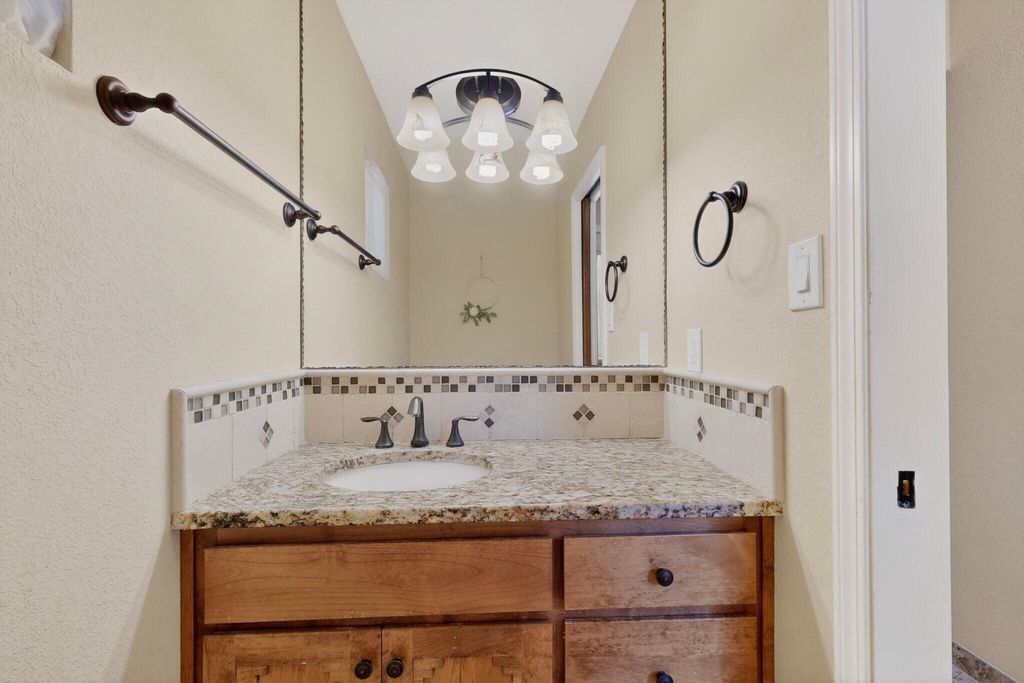 Image 30 of property listing at 5612 Chelwood Park Boulevard NE, Albuquerque, NM 87111